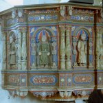Chiesa: pulpito in legno decorato