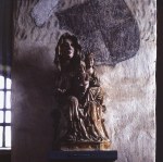 Chiesa: statuette in legno decorate