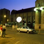 Persone: ripresa fotografica moda, stazione ferroviaria