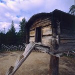 Museo: casa tipica, pollaio sul palo