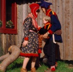 Persone: famiglia: padre, madre, bambino in costume lappone