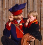 Persone: famiglia: padre, madre, bambino in costume lappone