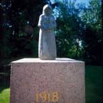 Monumento: statuetta in pietra