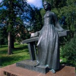 Monumento: statua in bronzo, donna