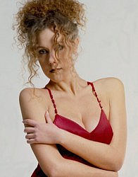 Elisa: braccia chiuse