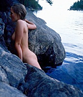 Tessa esce dall'acqua: rinasce